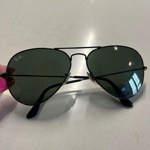 Black Ray-Ban Aviator Classic